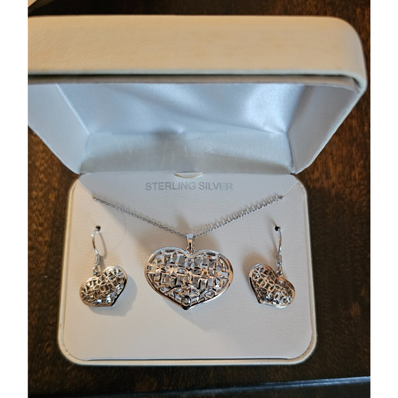 Sterling Silver Puffy heart pendant with matching pierced earrings - 18 in chain - Picture 1 of 4